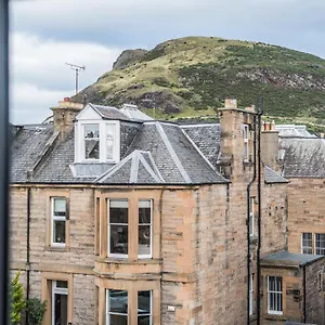 https://hotel-ceilidh-donia-townhouse-hotel.edinburghhotelsuk.org