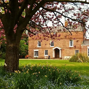 Little Mollington Hall *** Mollington (Cheshire)